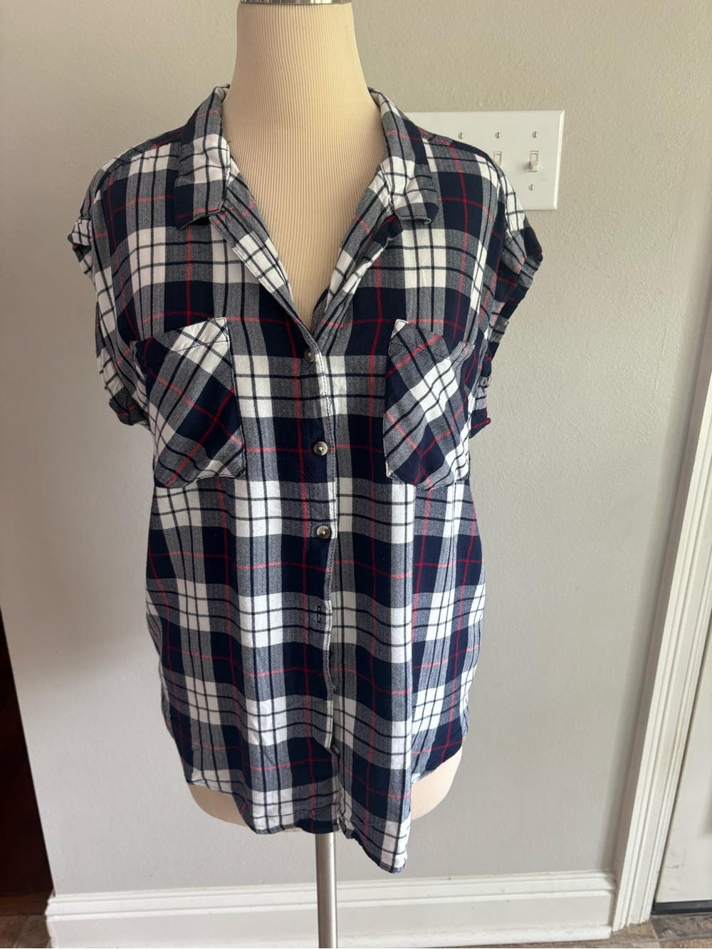 Jachs Girlfriend navy blue and white plaid short sleeve button up flannel XL